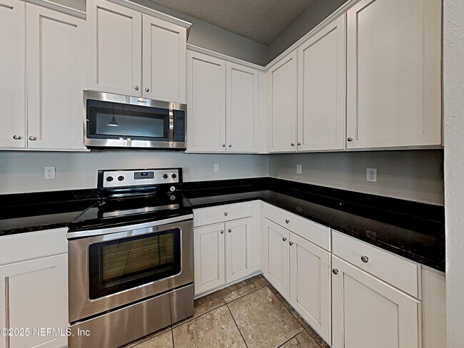 Building Photo - 12502 Itani Wy