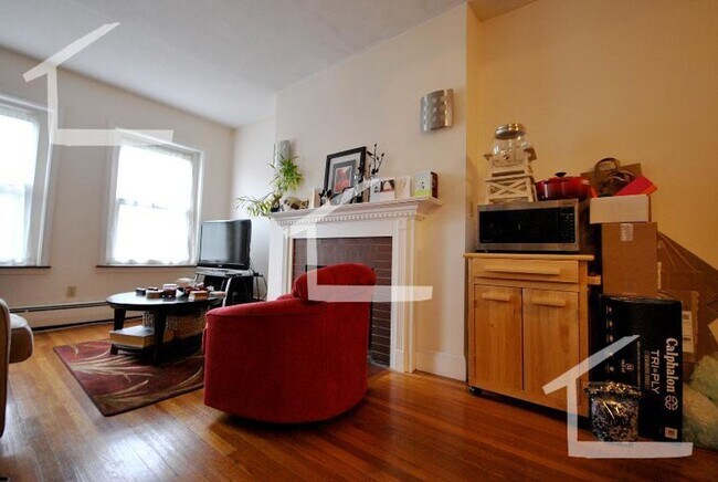 Building Photo - Brookline 2-Bedroom – Steps to Washington ...