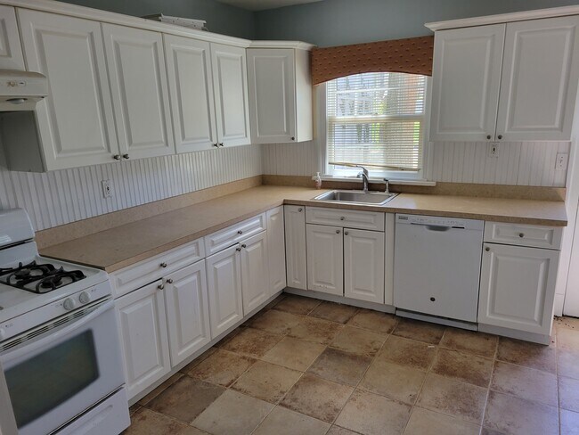 Kitchen - 106 Wolver Hollow Rd