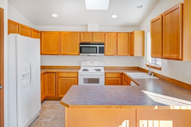 Building Photo - 4BD Split Level
