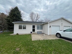 Building Photo - 6209-6211 Hipps Hollow Rd