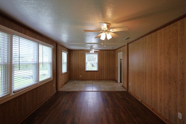 Foto del edificio - 1700 Clover Dr