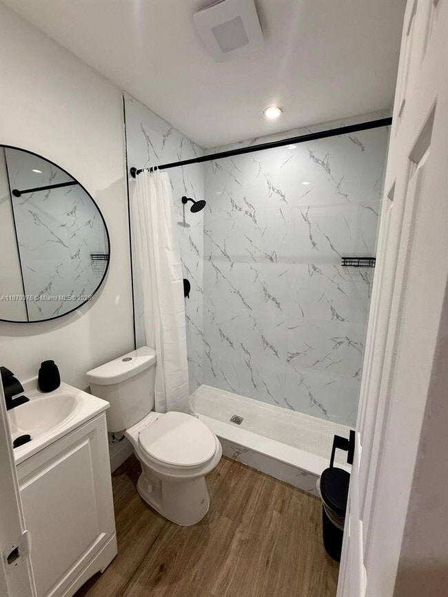 Building Photo - 2635 Poinciana Dr