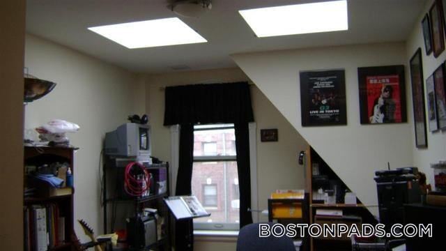 Foto del edificio - 90 Westland Ave