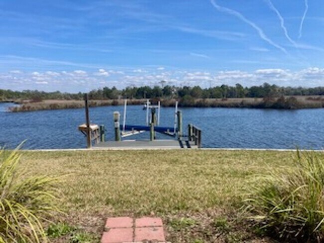 Foto del edificio - 11474 W Bayshore Dr