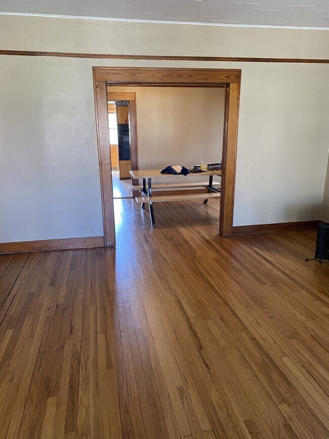 Foto del edificio - 817 W Walnut St