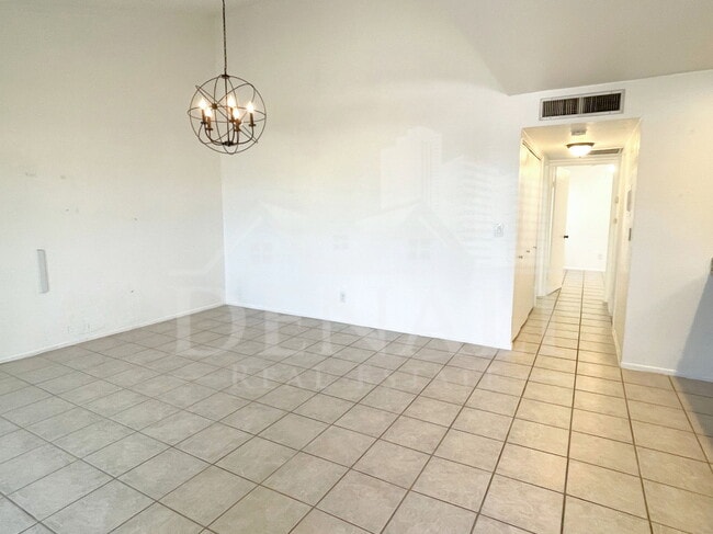 Foto del edificio - 822 S Langley Ave