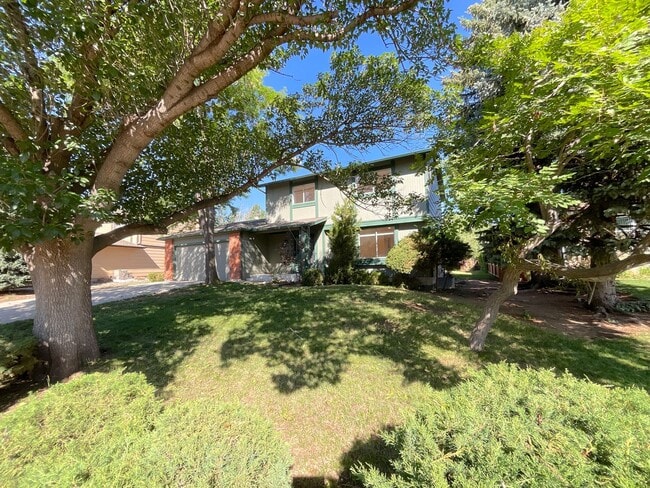 Building Photo - 4 Bedroom Home Available Near E Cheyenne M...