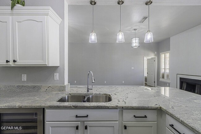 Building Photo - 12082 El Greco Cir