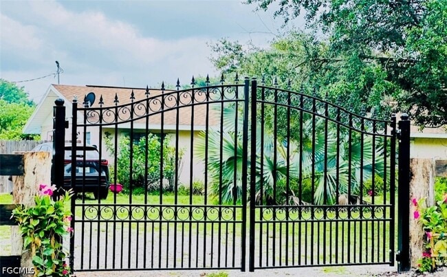 Building Photo - 455 Trader Rd
