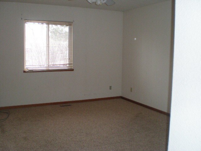 Foto del edificio - One Bedroom, One Bath Town Home with Spaci...