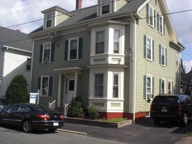 Building Photo - 13 Home St