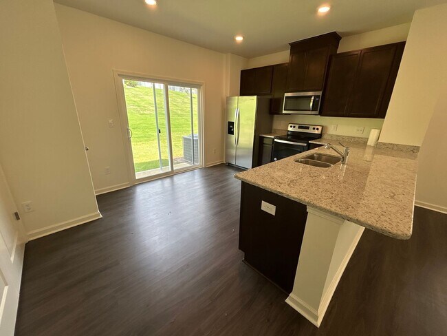 Building Photo - 3 Bedroom | 2.5 Bathroom End Unit Raleigh ...