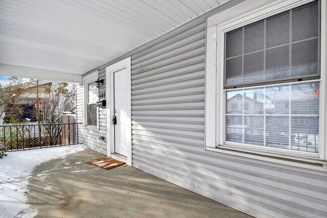 Foto del edificio - 587 S Ogden Ave