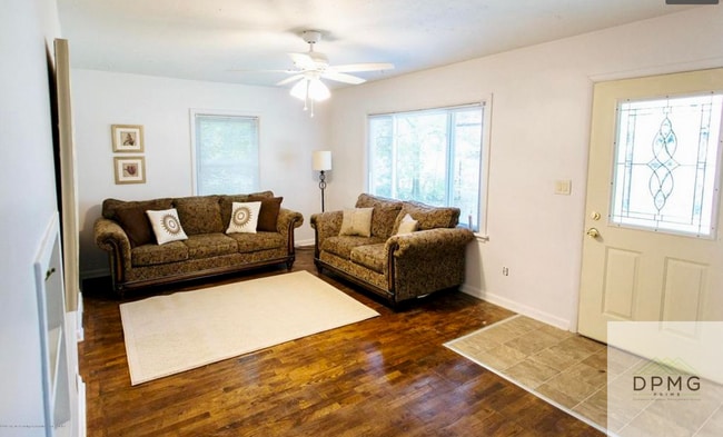 Photo - 621 W Hodge Ave House