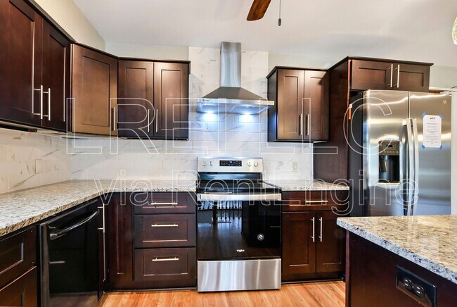 Foto del edificio - 3300 Furman Blvd