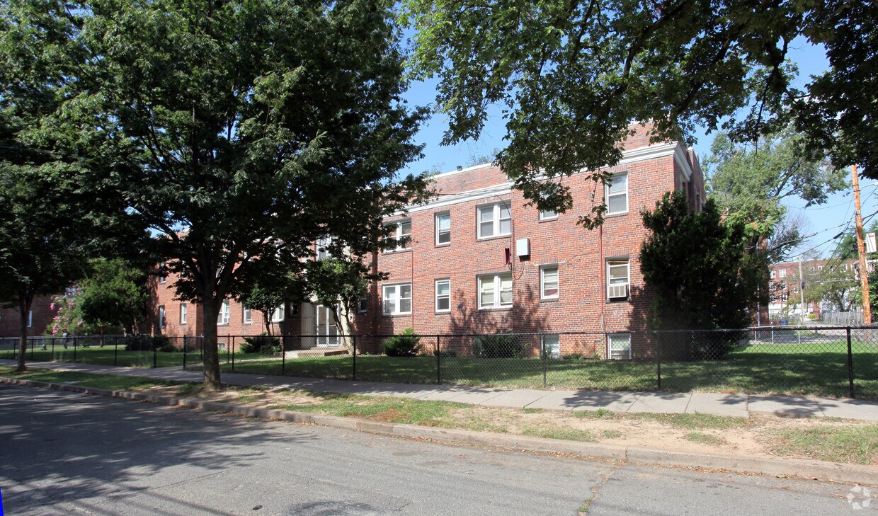Primary Photo - 1525 19th St SE