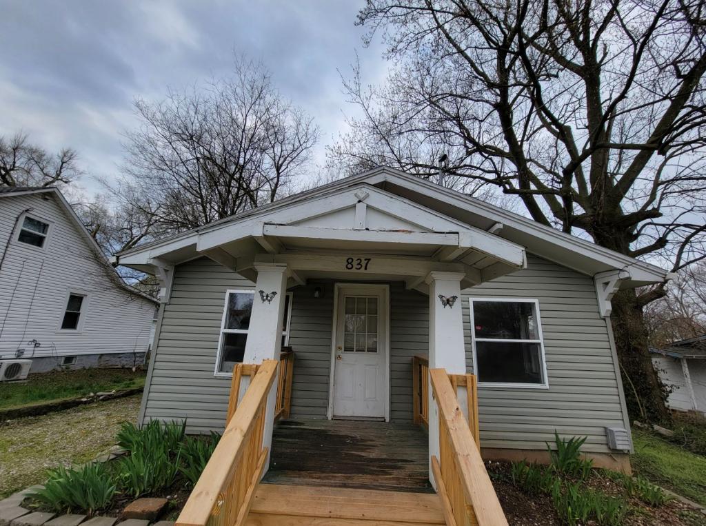 Foto principal - 837 S Ferguson Ave