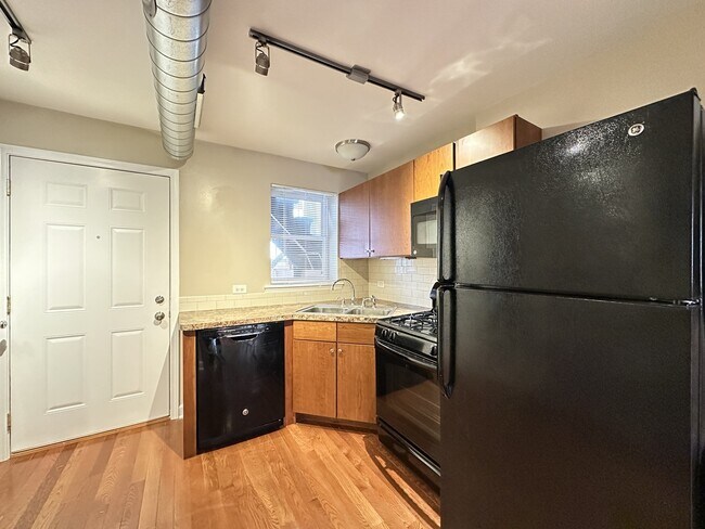 Foto del edificio - 674 N Orleans St