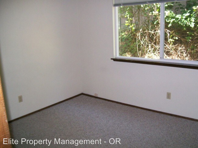 Building Photo - 2955 NW Glenridge Dr