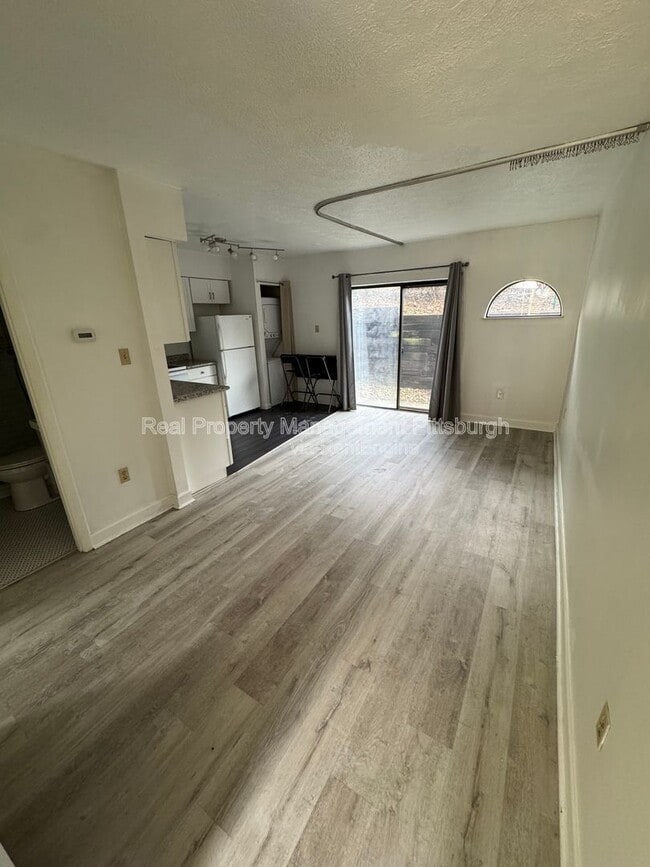 Photo - 3271 Niagara Square Apartment