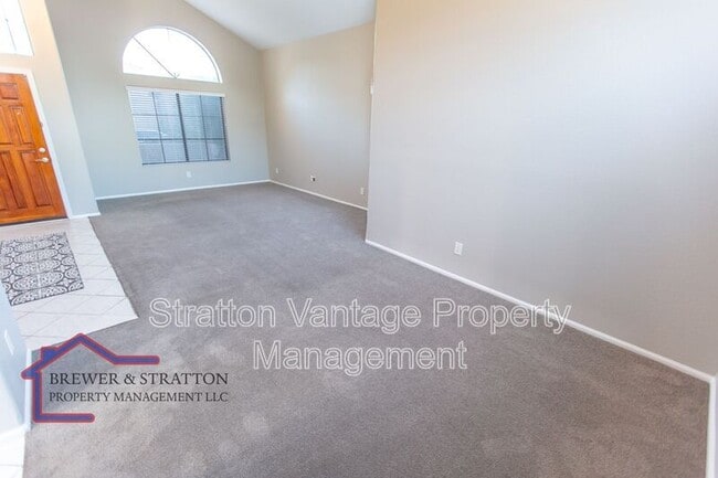 Building Photo - 338 E Vaughn Ave