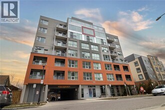 Building Photo - 321 Spruce St