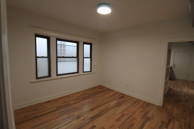 Building Photo - 2245 W Augusta Blvd