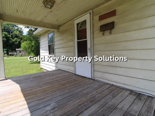 Foto del edificio - Nicely remodeled 2 BR 1 BA with Garage and...