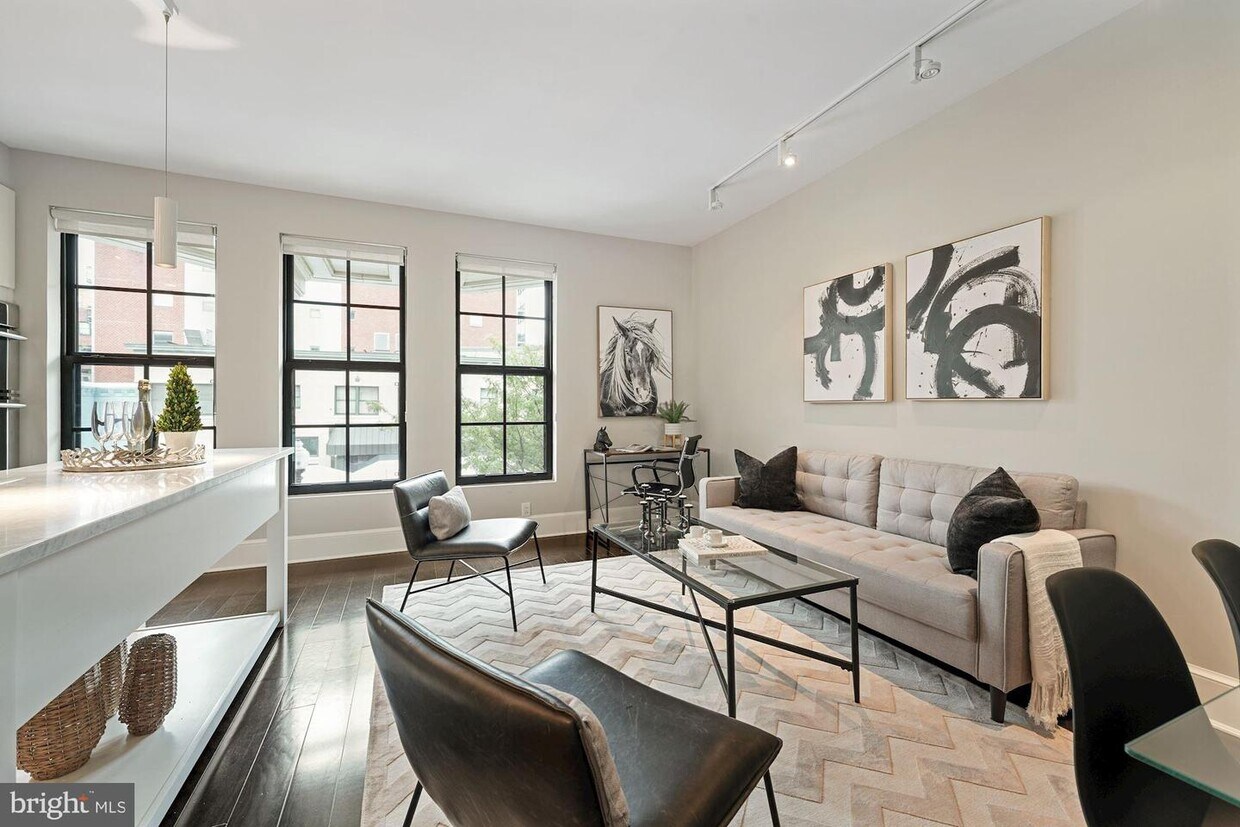 Foto principal - 1011 M St NW