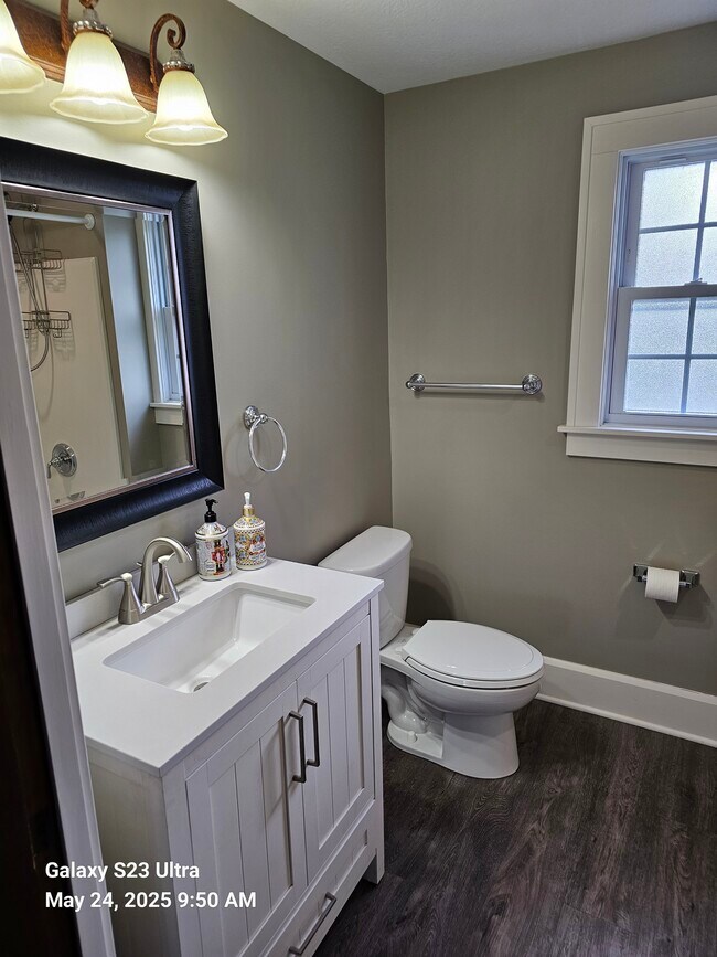 Building Photo - 41719 Edison Ct