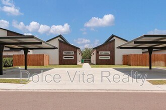Building Photo - 1502 W Platinum Dr