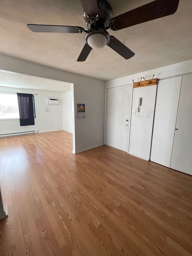 Building Photo - Charming 2BR Condo in Niagara Falls