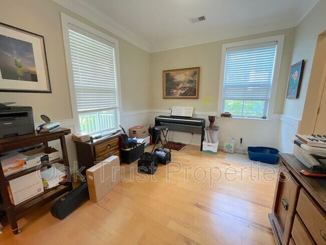 Building Photo - 5185 Celtic Dr