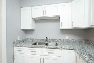 Building Photo - 8127 Colonial Ln