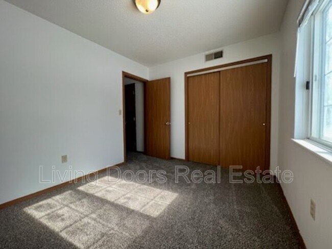 Foto del edificio - 605 S Washington St