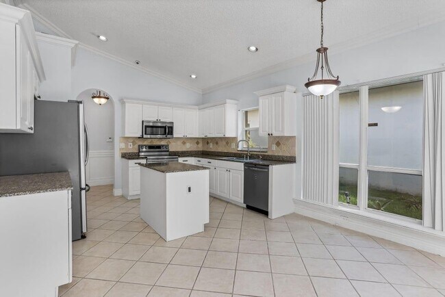 Foto del edificio - 7607 Colony Lake Dr