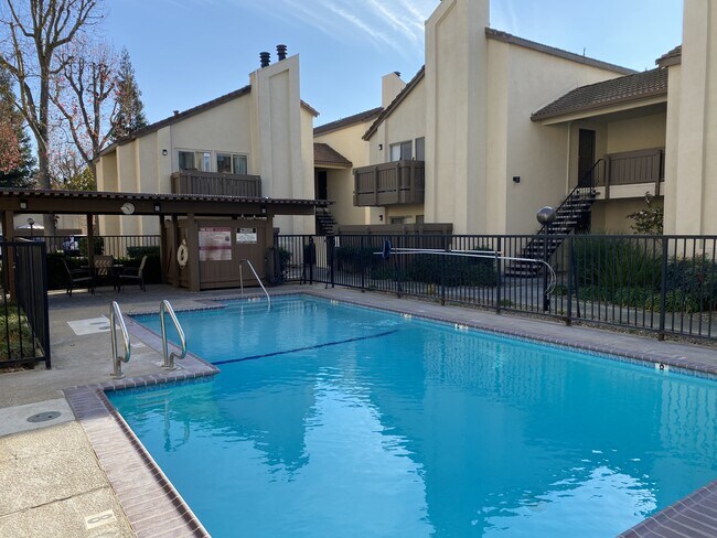Foto del edificio - 3701 Colonial Dr