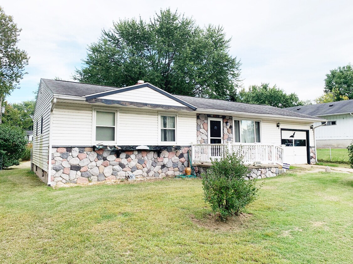 Front - 2504 Westside Dr