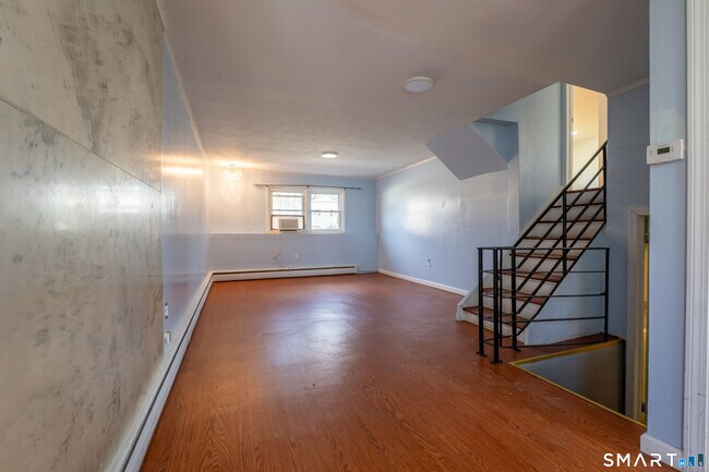 Foto del edificio - 115 Hilldale Rd