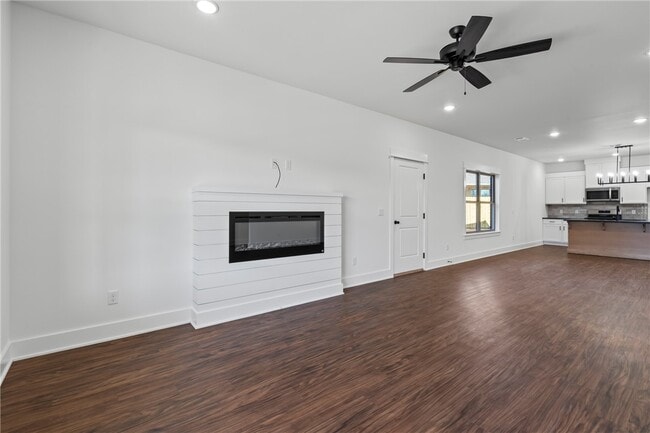 Building Photo - 90 Watson Ln