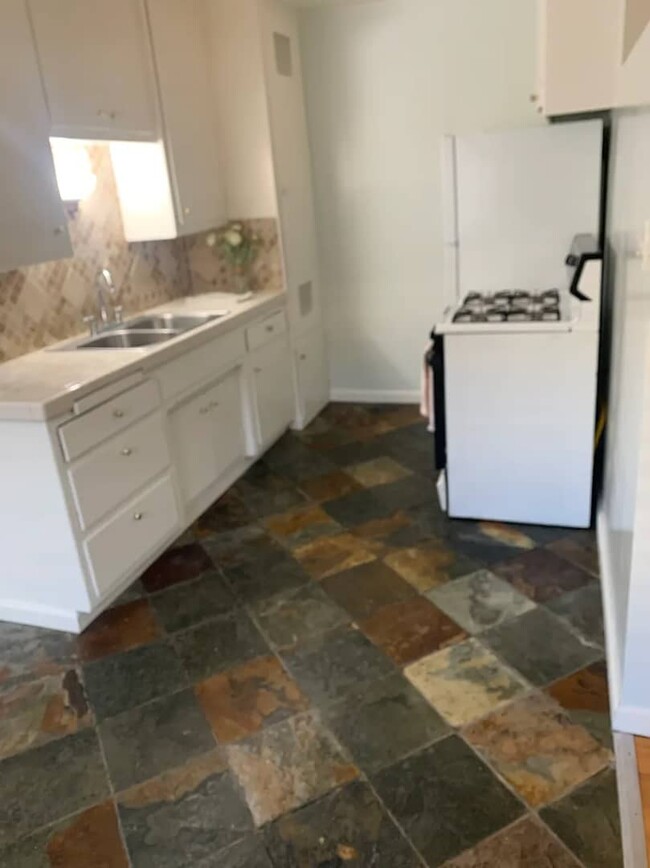 Kitchen - 2172 West St
