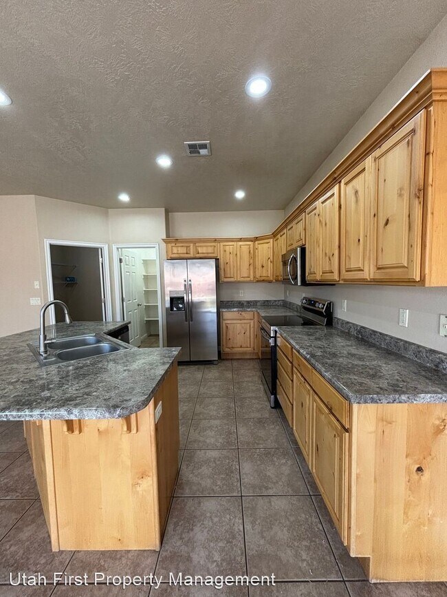 Building Photo - 3 br, 2 bath House - 1011 White Sands Dr.