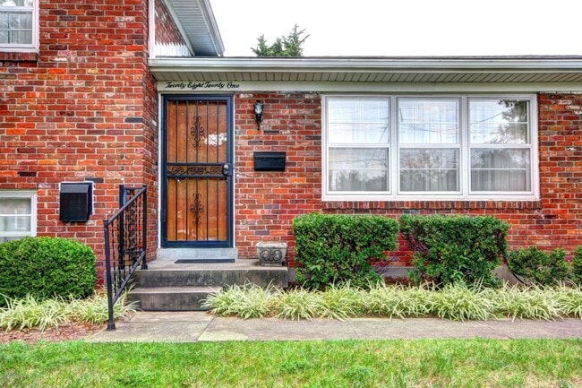 Building Photo - Available NOW - 4 beds/ 2 baths - $2,000/mo