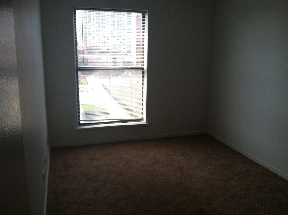 711 W Gordon Terrace, Chicago, IL 60613 Condo for Rent in Chicago, IL