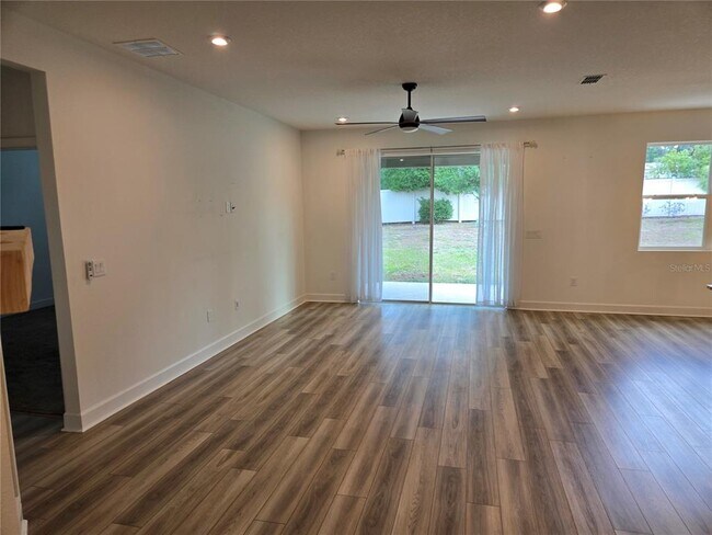 Foto del edificio - 899 Asterfield Ln