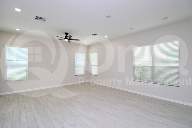 Foto del edificio - 4861 E St John Rd