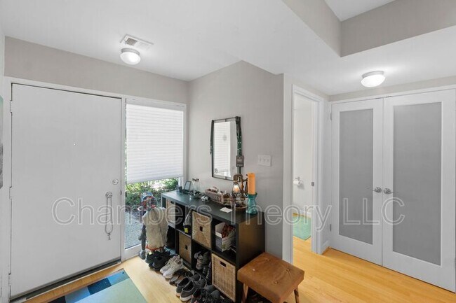 Foto del edificio - 1617 Greenbriar Ct