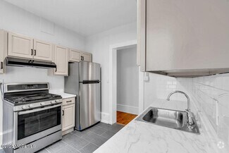 Building Photo - 807 Bond St