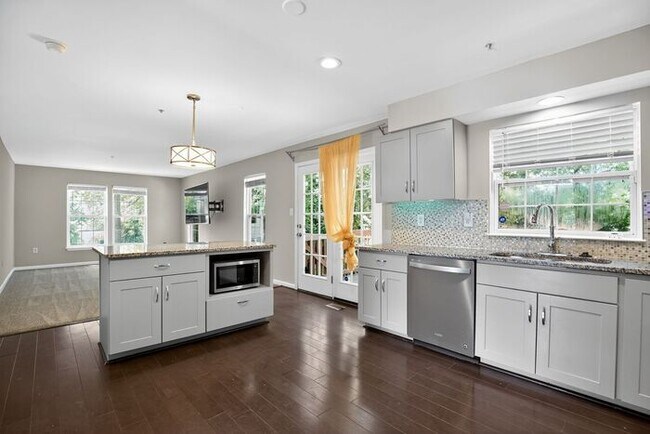 Foto del edificio - 6602 Squireman Ct
